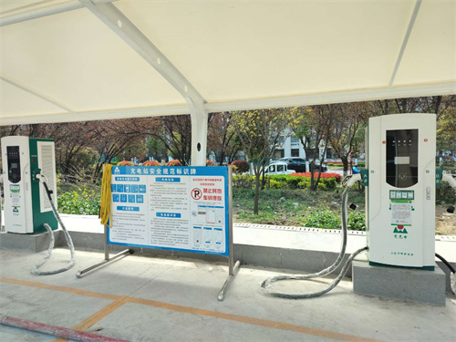 ɽ�����׮����