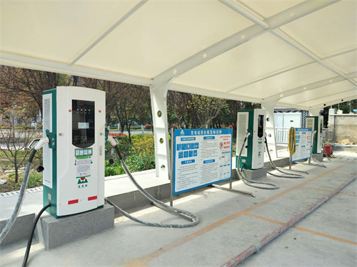 ɽ�����׮����